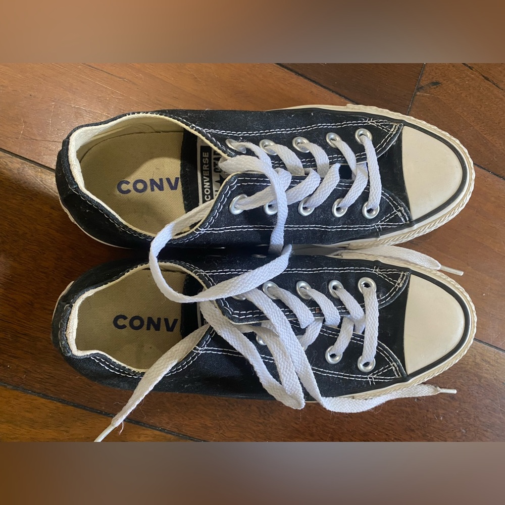 Black converse shoes